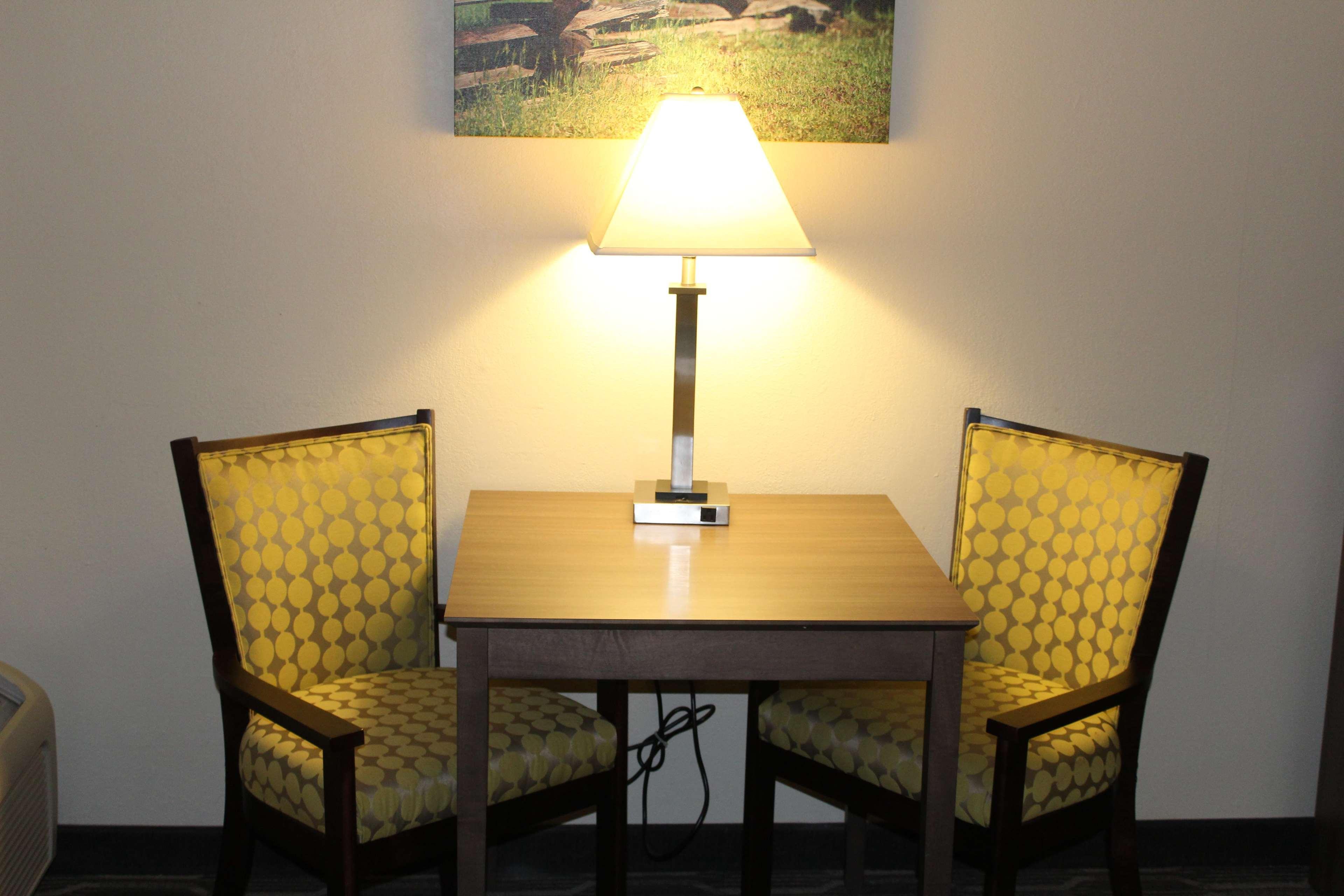 Best Western Plus Yadkin Valley Inn & Suites Jonesville Buitenkant foto