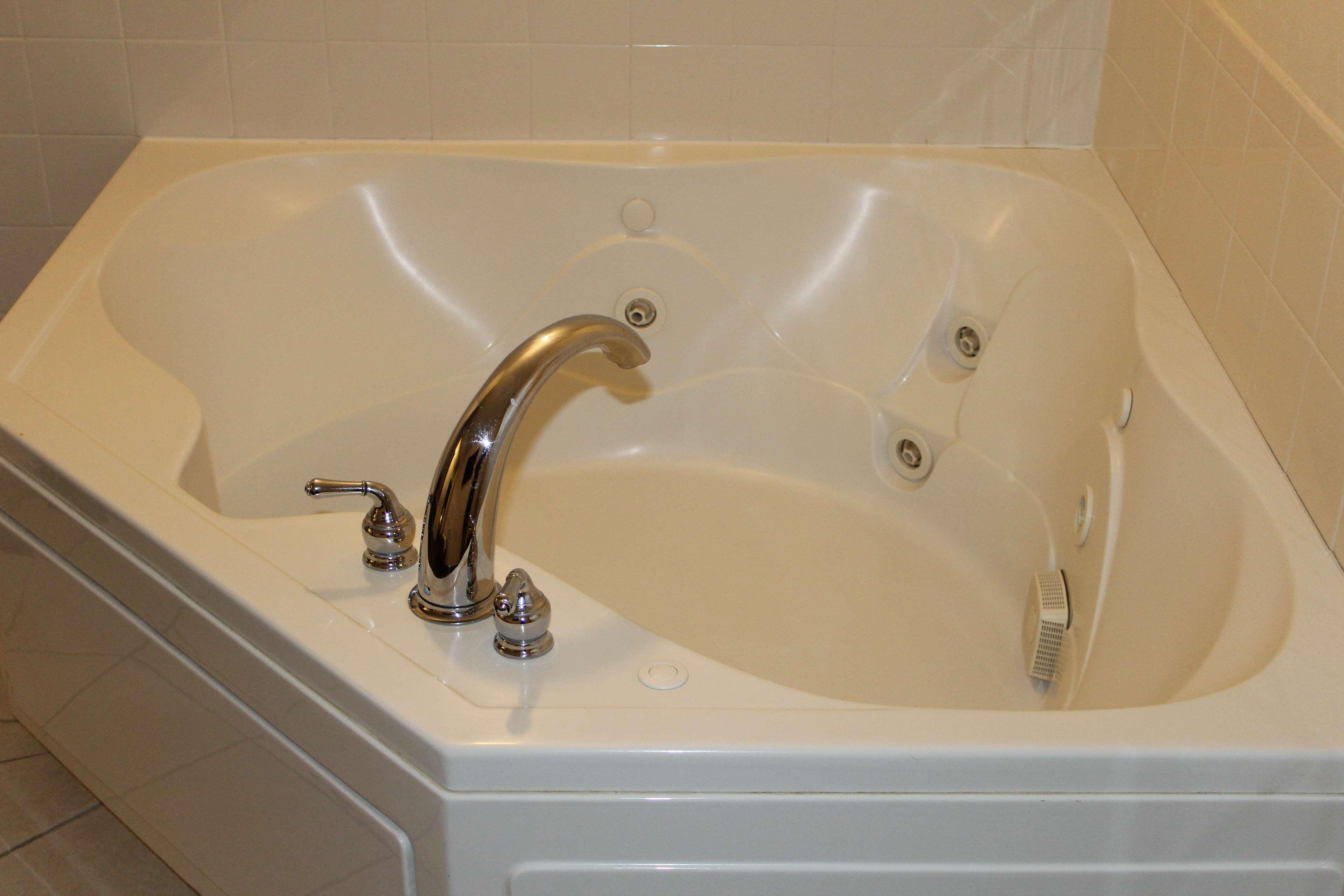 Best Western Plus Yadkin Valley Inn & Suites Jonesville Buitenkant foto