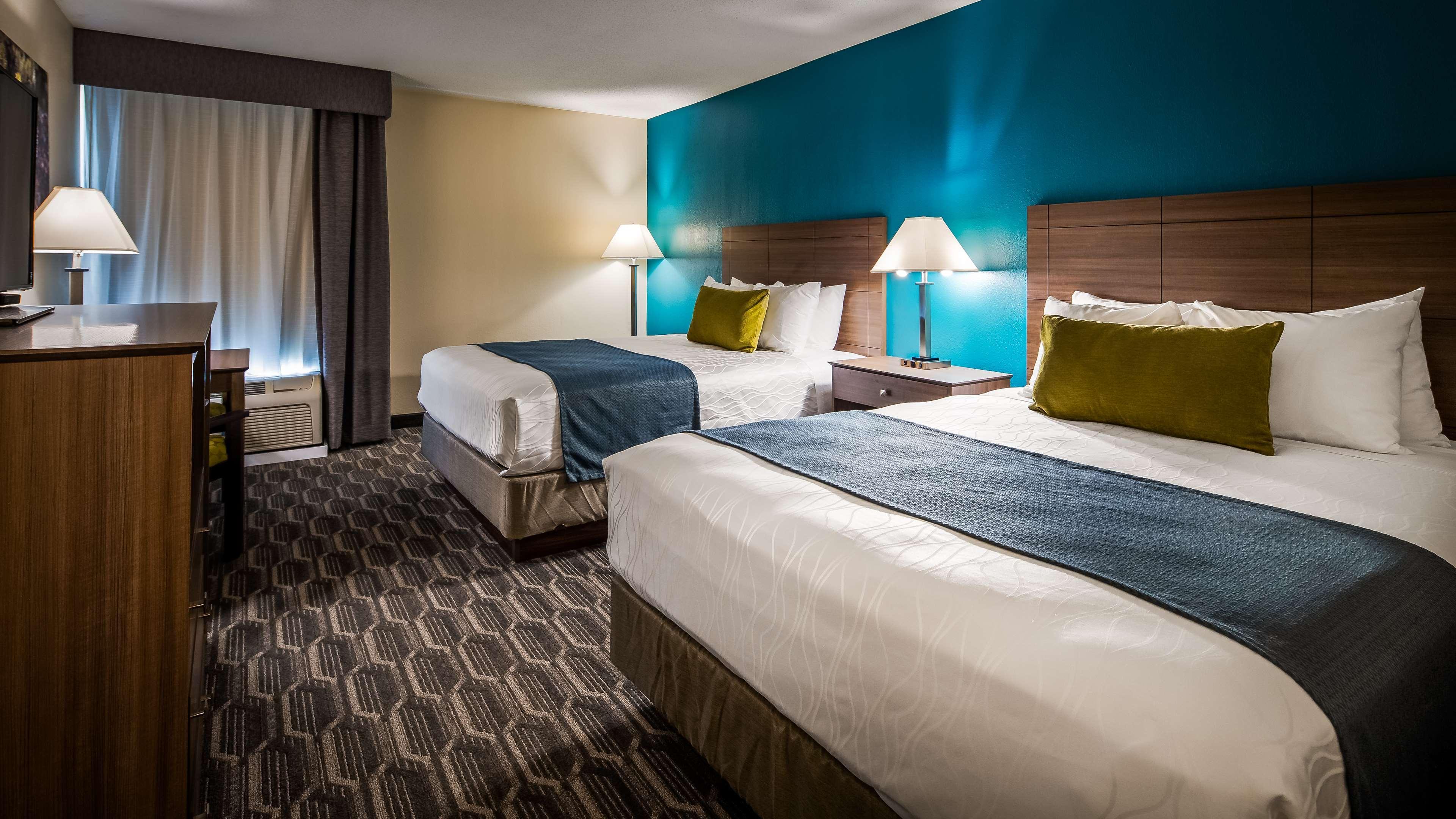 Best Western Plus Yadkin Valley Inn & Suites Jonesville Buitenkant foto