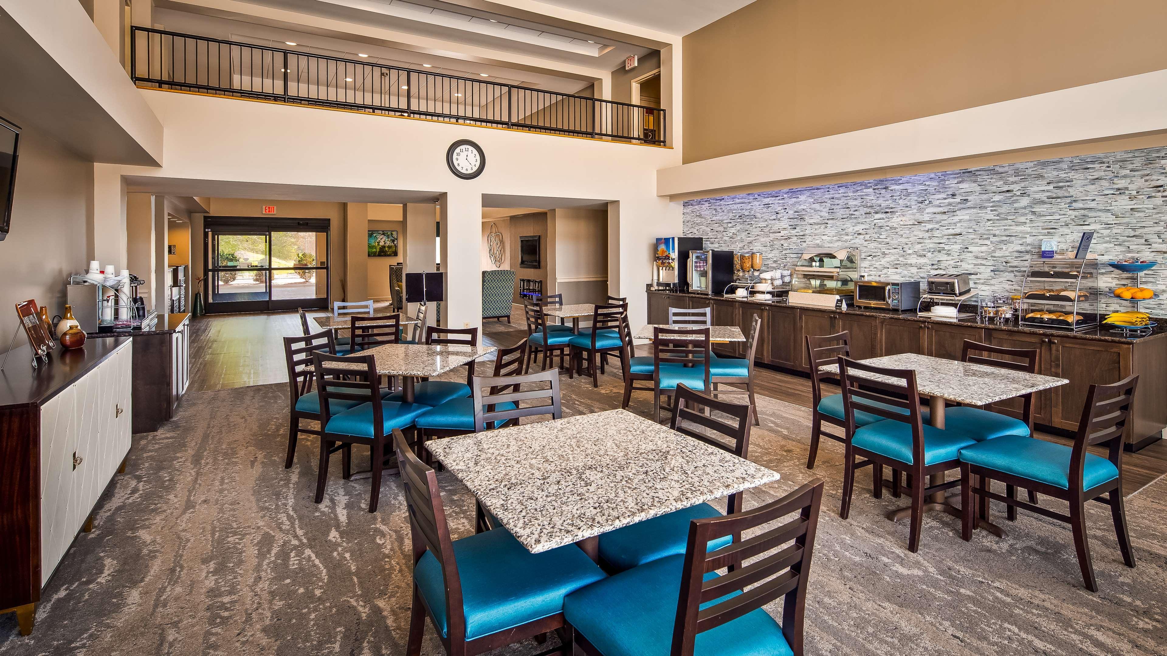 Best Western Plus Yadkin Valley Inn & Suites Jonesville Buitenkant foto