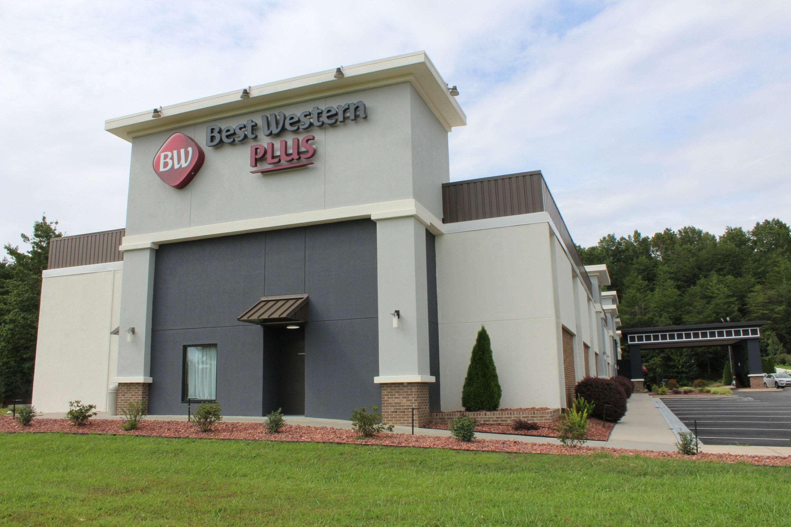 Best Western Plus Yadkin Valley Inn & Suites Jonesville Buitenkant foto