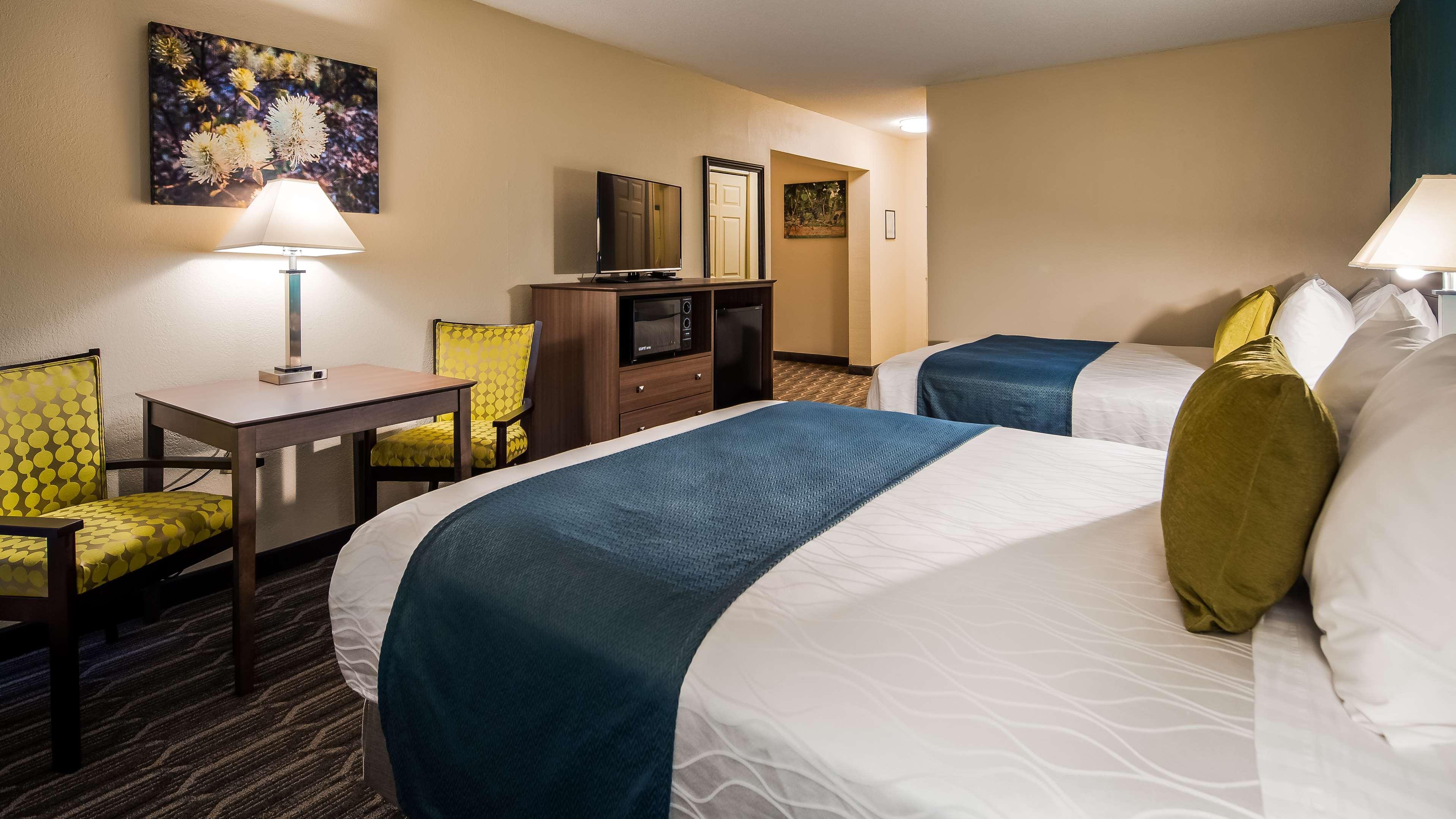 Best Western Plus Yadkin Valley Inn & Suites Jonesville Buitenkant foto