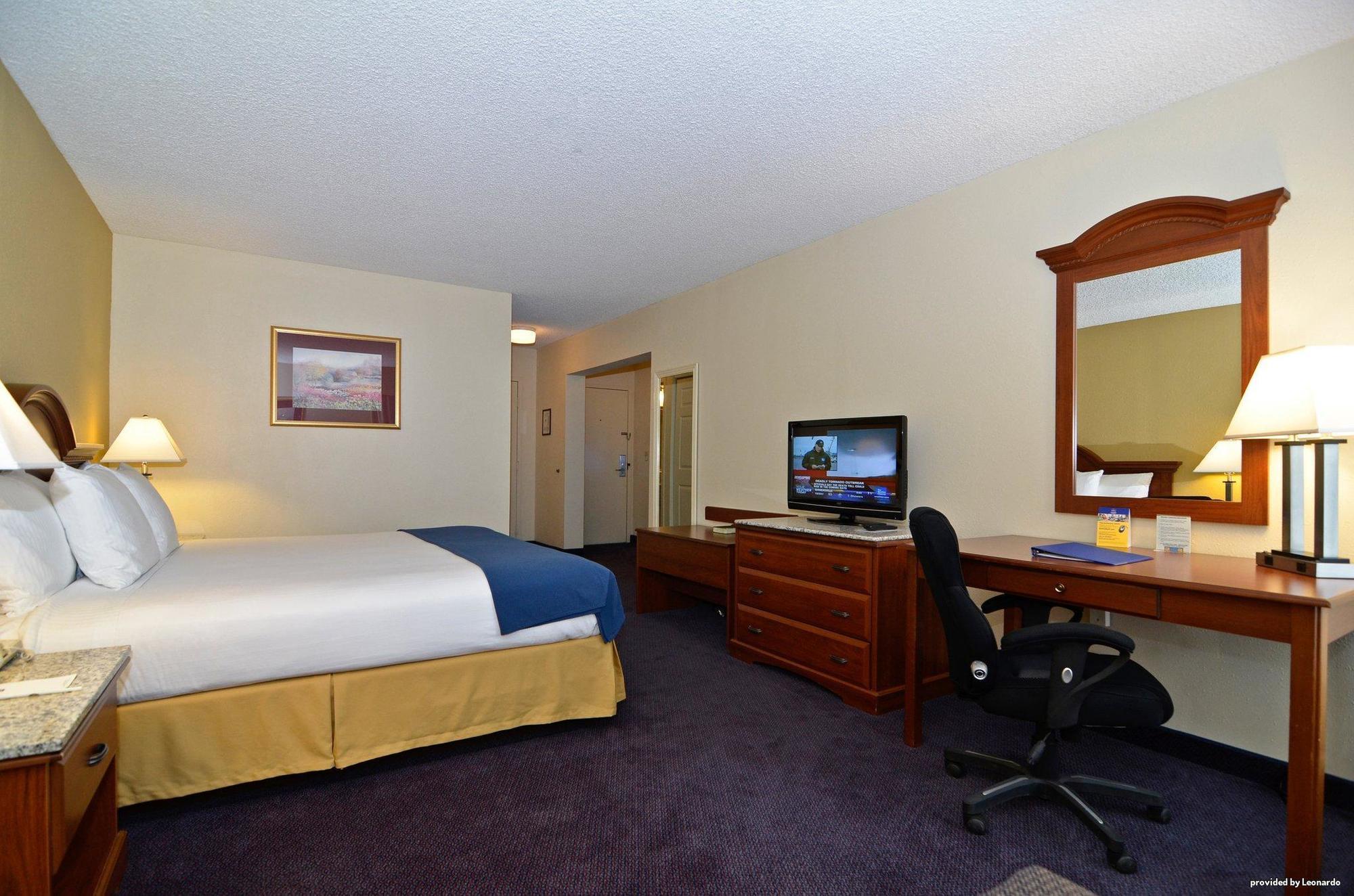 Best Western Plus Yadkin Valley Inn & Suites Jonesville Buitenkant foto