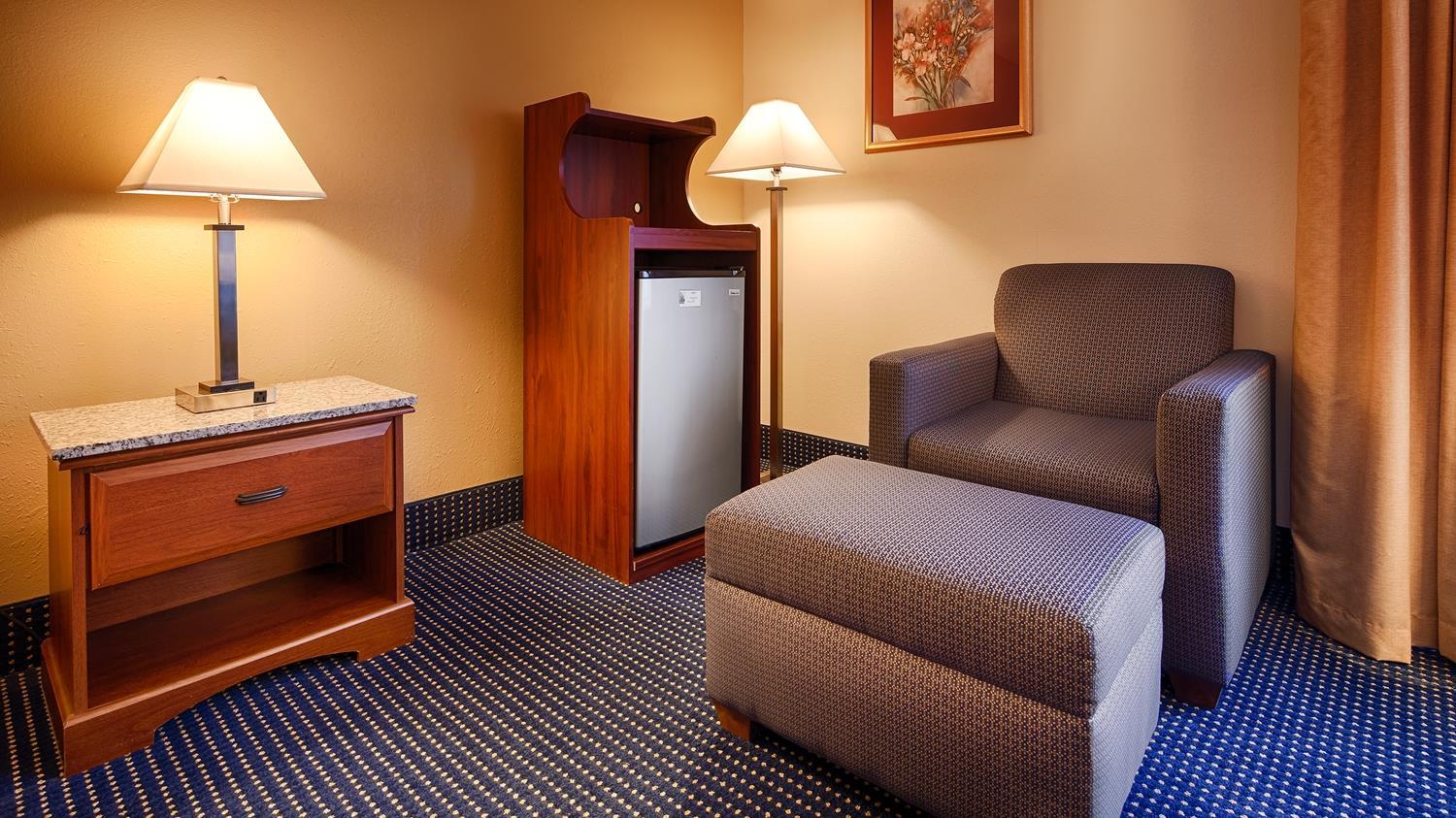 Best Western Plus Yadkin Valley Inn & Suites Jonesville Buitenkant foto