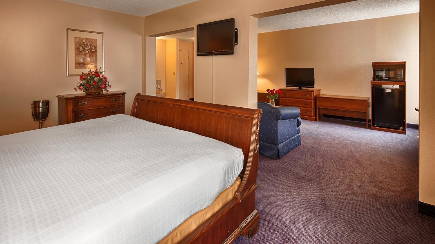 Best Western Plus Yadkin Valley Inn & Suites Jonesville Buitenkant foto