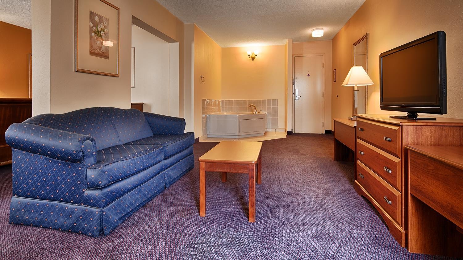 Best Western Plus Yadkin Valley Inn & Suites Jonesville Buitenkant foto