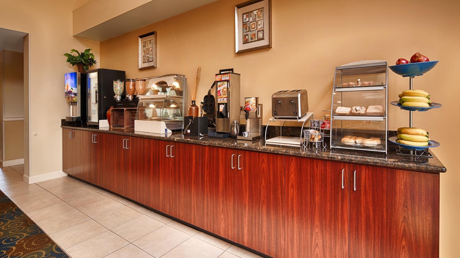 Best Western Plus Yadkin Valley Inn & Suites Jonesville Buitenkant foto