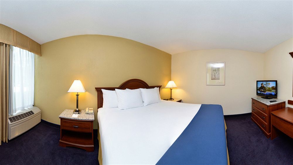 Best Western Plus Yadkin Valley Inn & Suites Jonesville Buitenkant foto