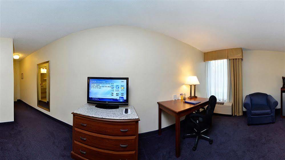 Best Western Plus Yadkin Valley Inn & Suites Jonesville Buitenkant foto