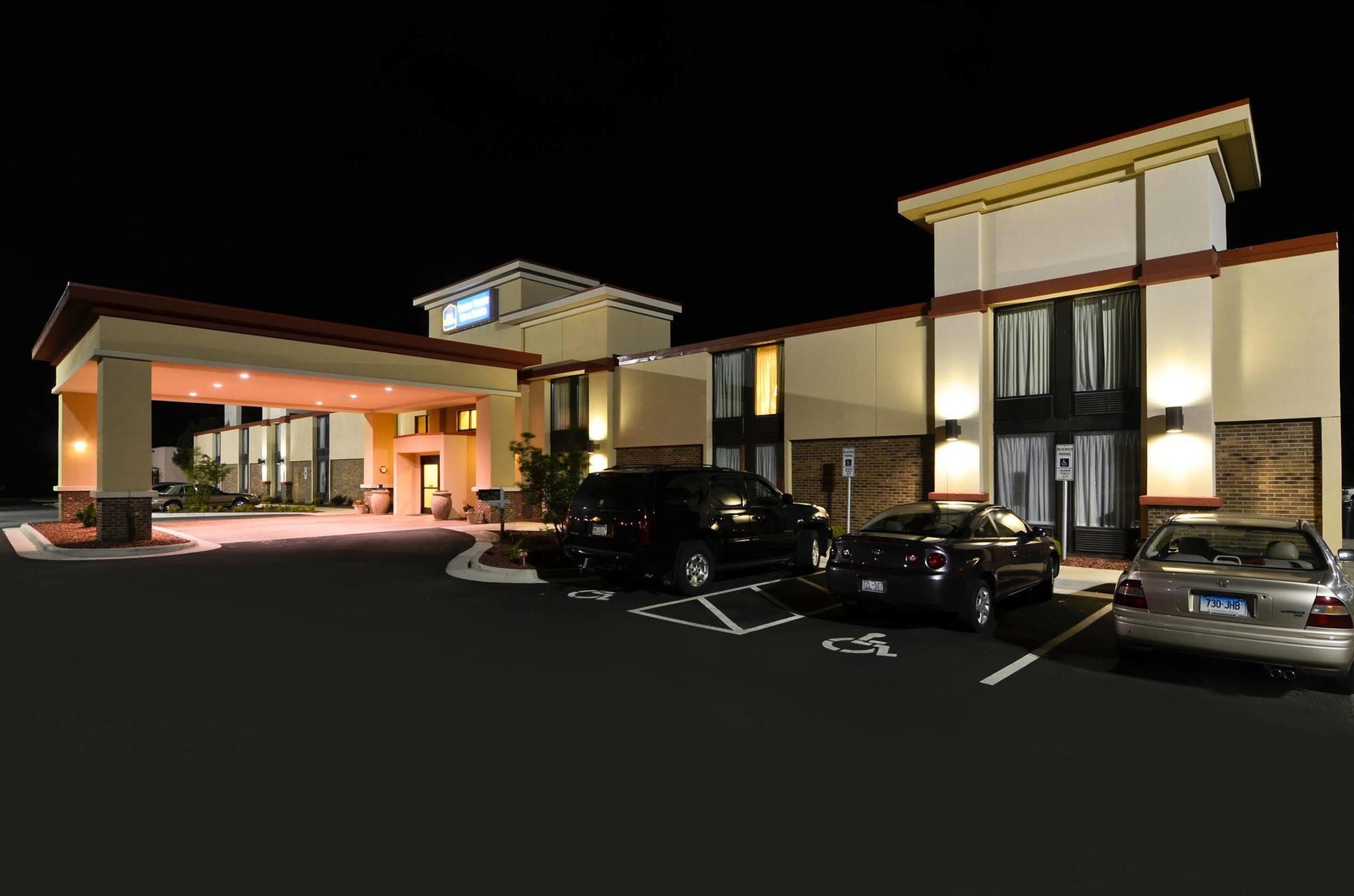 Best Western Plus Yadkin Valley Inn & Suites Jonesville Buitenkant foto