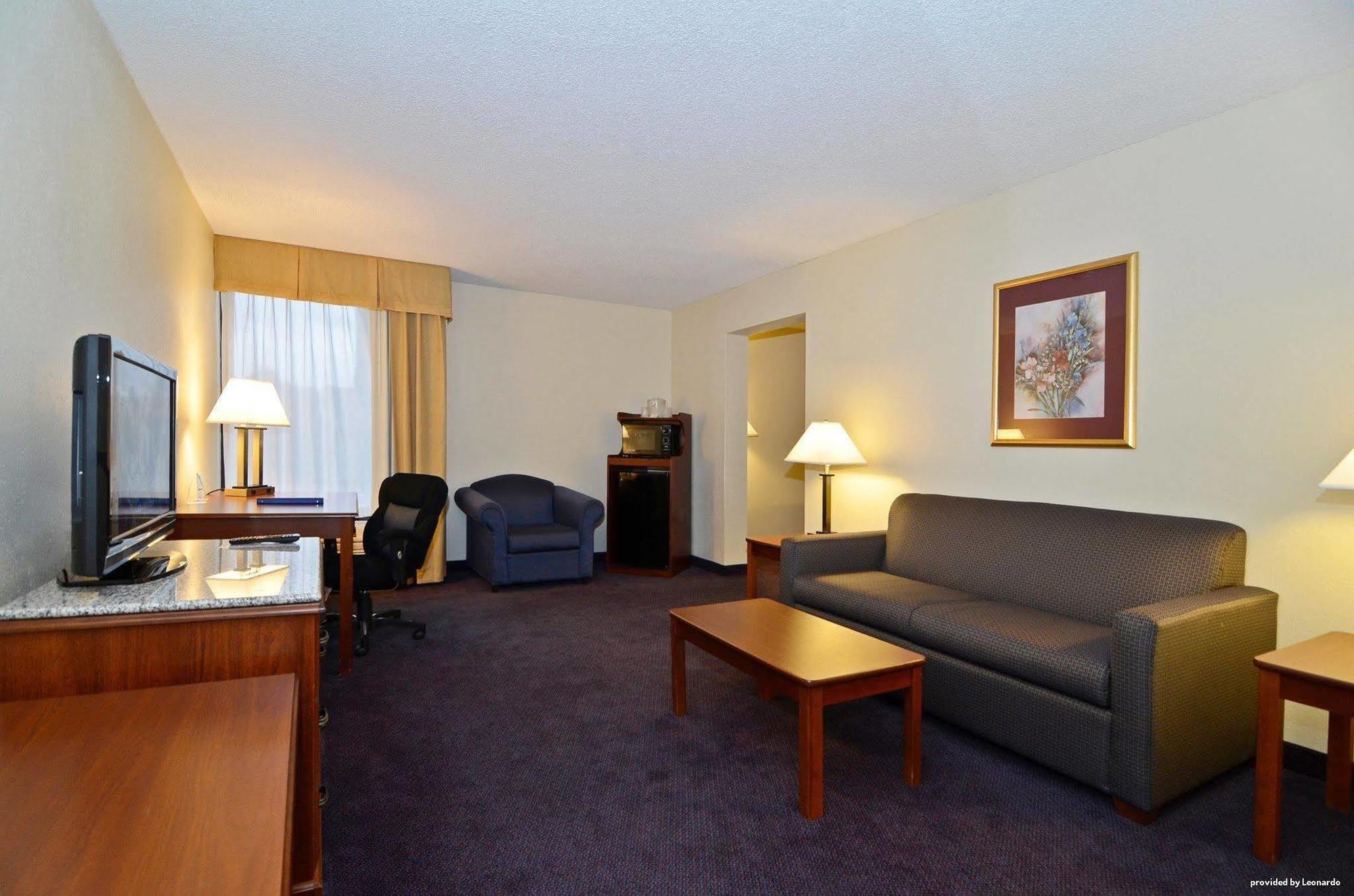 Best Western Plus Yadkin Valley Inn & Suites Jonesville Buitenkant foto