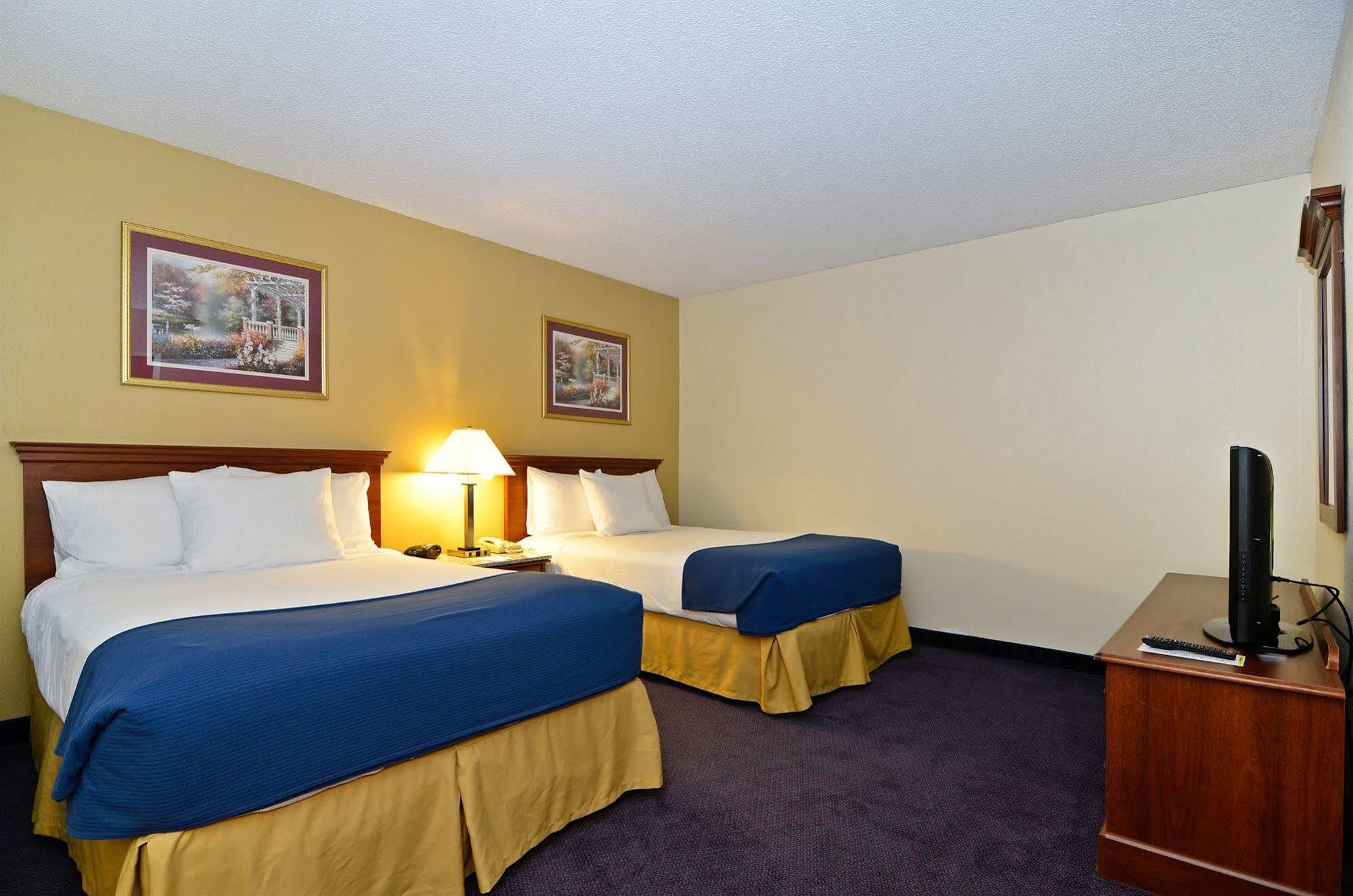 Best Western Plus Yadkin Valley Inn & Suites Jonesville Buitenkant foto