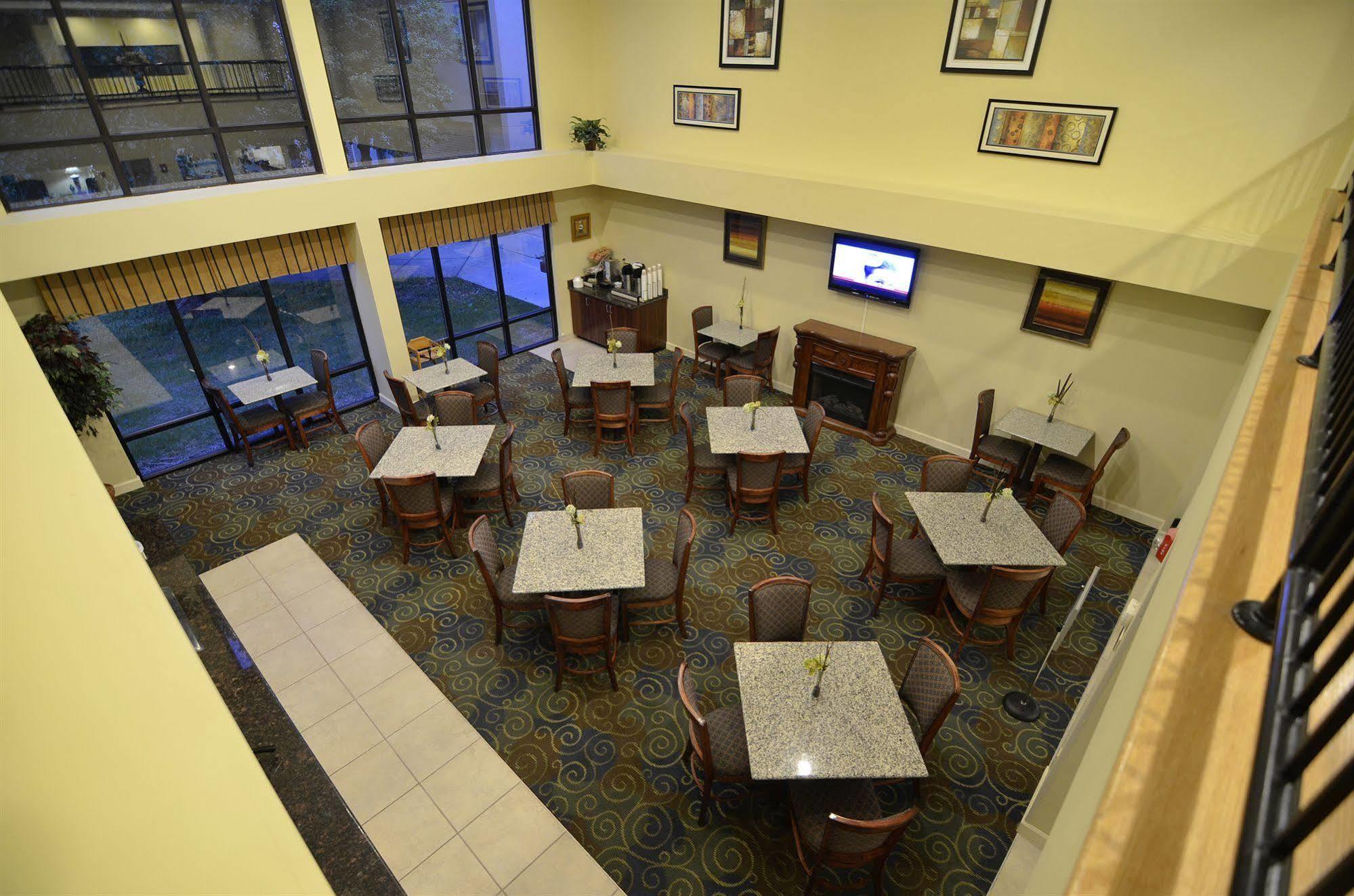 Best Western Plus Yadkin Valley Inn & Suites Jonesville Buitenkant foto