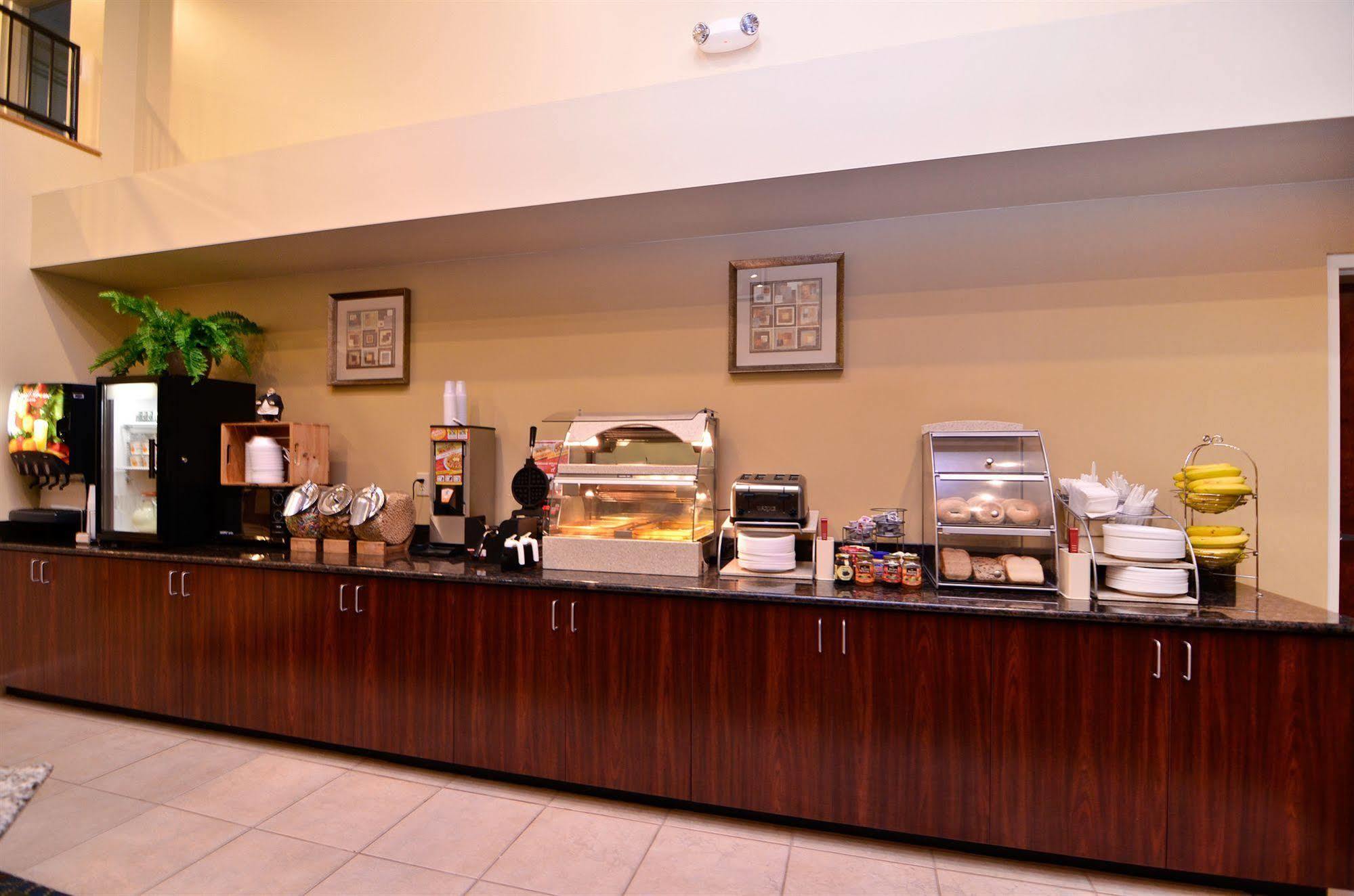 Best Western Plus Yadkin Valley Inn & Suites Jonesville Buitenkant foto