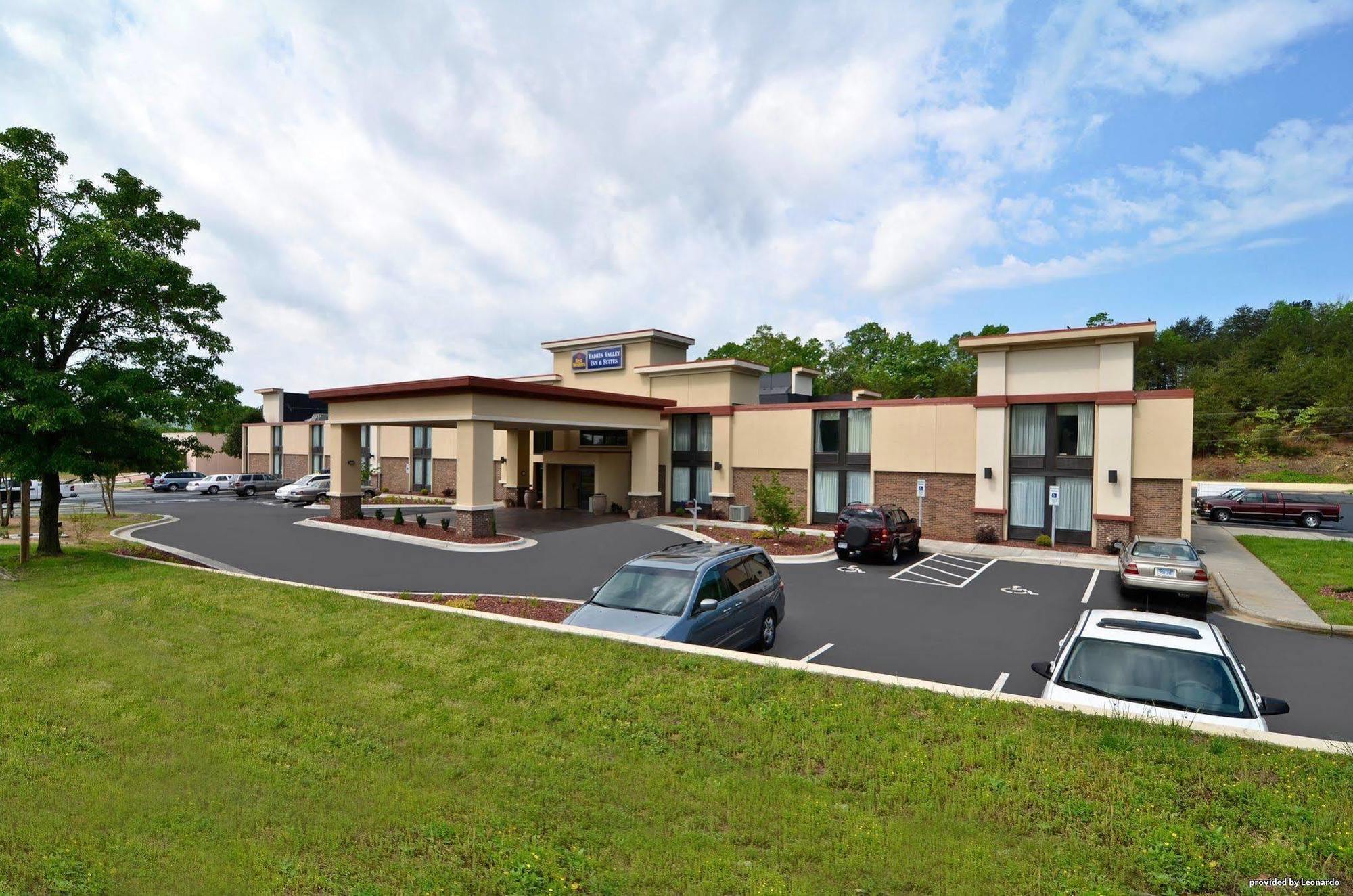 Best Western Plus Yadkin Valley Inn & Suites Jonesville Buitenkant foto